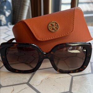 Tory Burch Sunglasses 💚⭐️🕶️